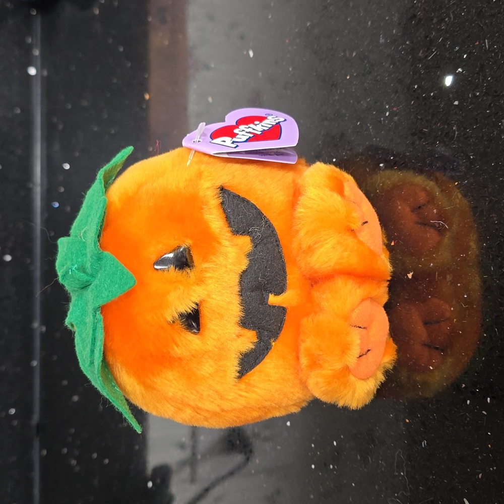 Limited Edition. Swibco Puffkins. Gourdy the Pumpkin. DOB 10/31/97